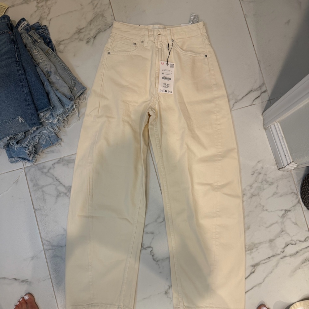 ZARA New Baggy Balloon Jeans Cream High Rise Size 32/0 NWT